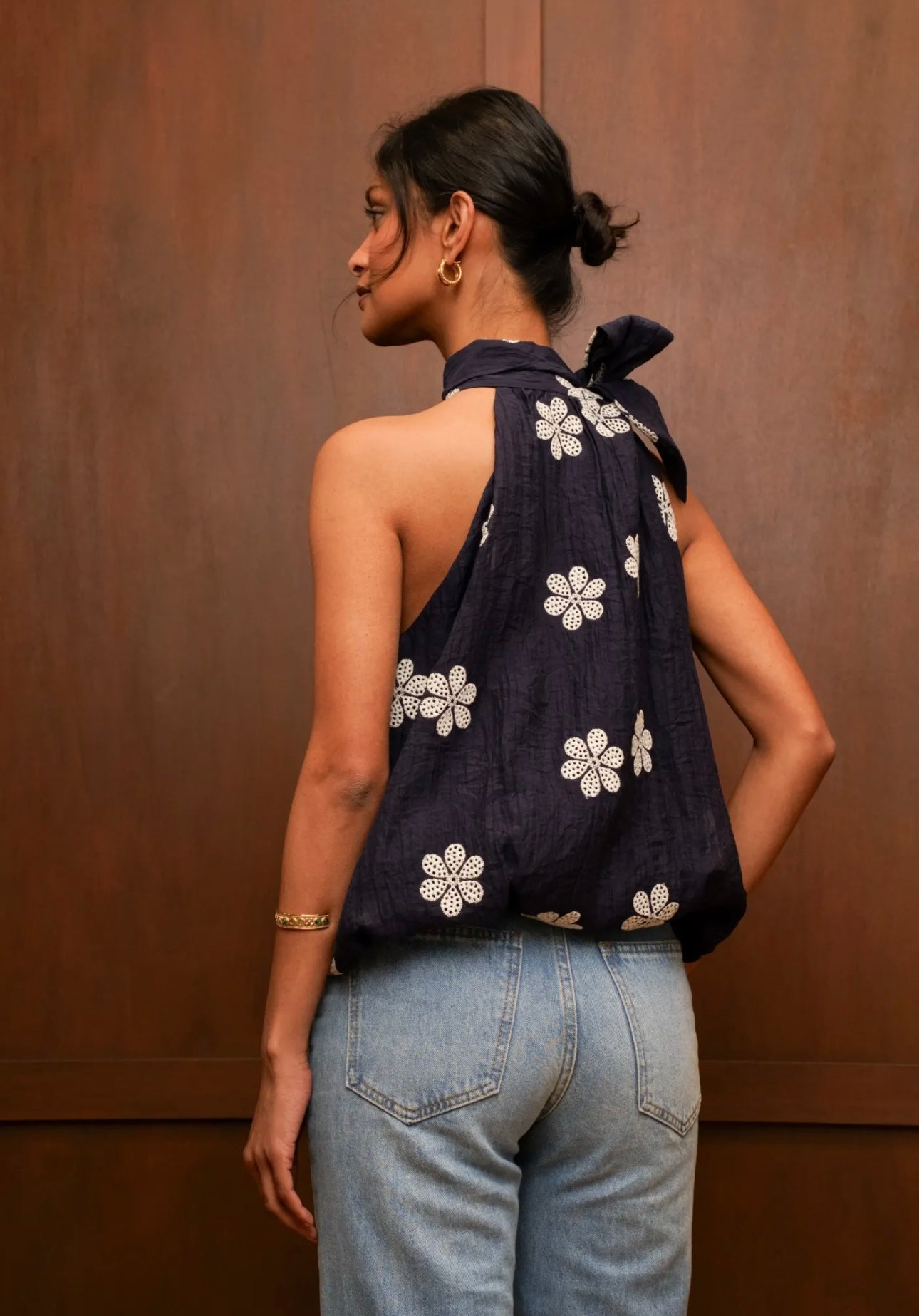 Navy blue v-shirt
