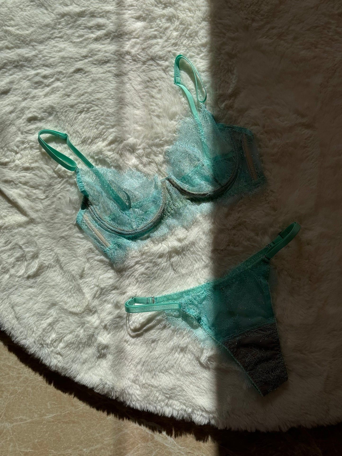 Mint lace set