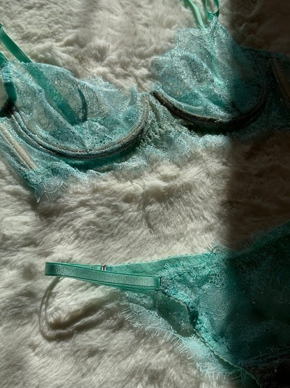 Mint lace set